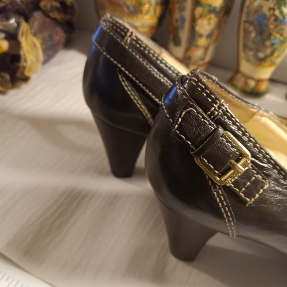 Lauren Ralph Lauren Dark Brown Leather Round Toe Slip On Kitten Heel Pump 6.5 - Picture 4 of 9